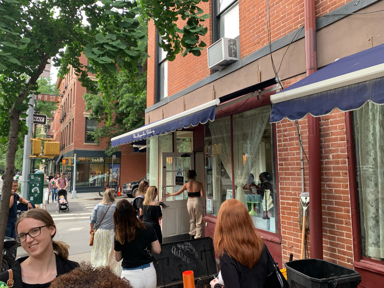 This Sex And The City Bus Tour Is The Most Fashionable Way To See NYC